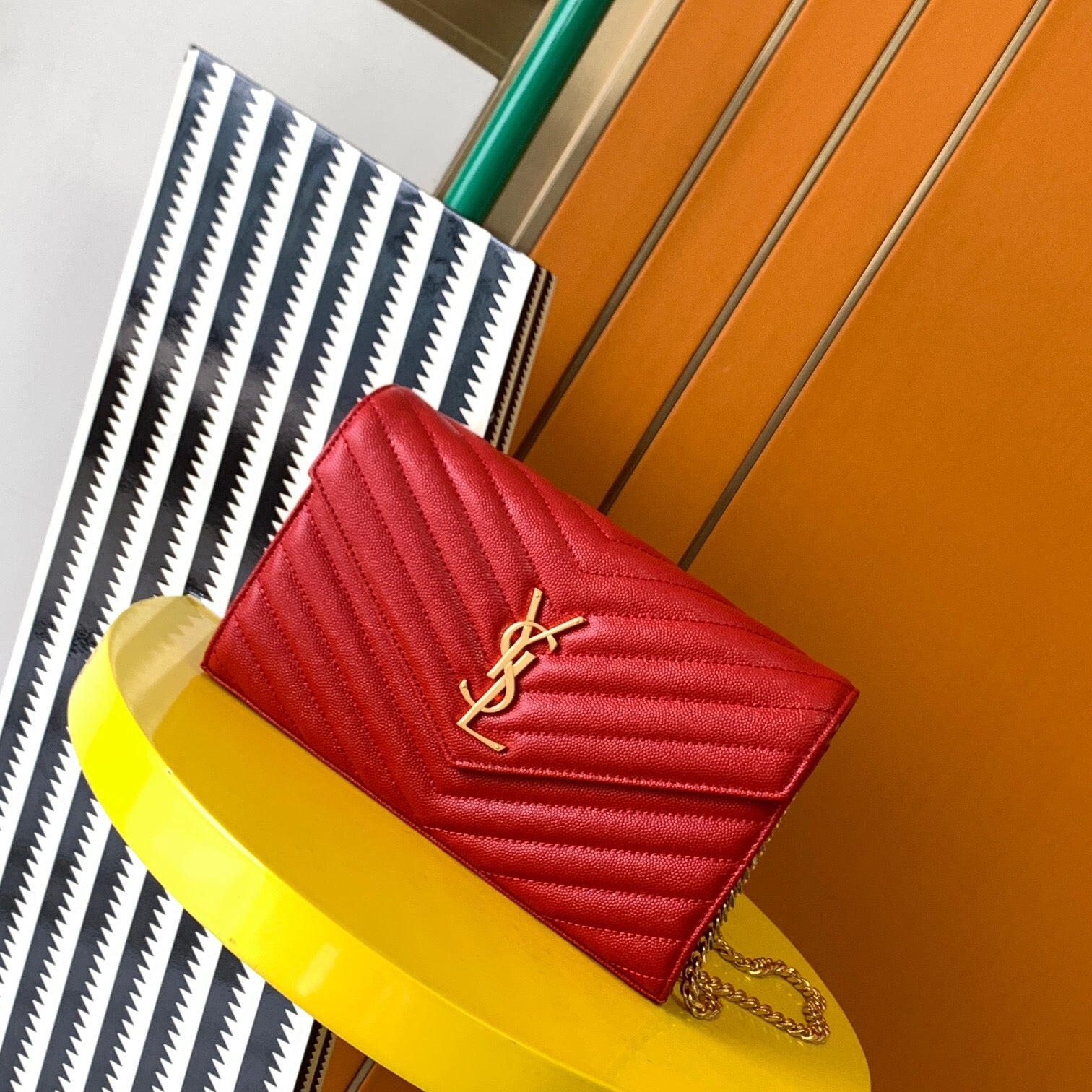 Shoulder Bag in Red